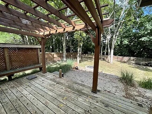 Building Photo - Here is your chance for a fancy 4 bedroom,...