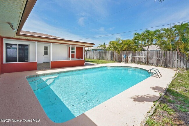 Building Photo - 765 Palm Dr