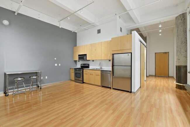 Building Photo - 700 N Washington Ave