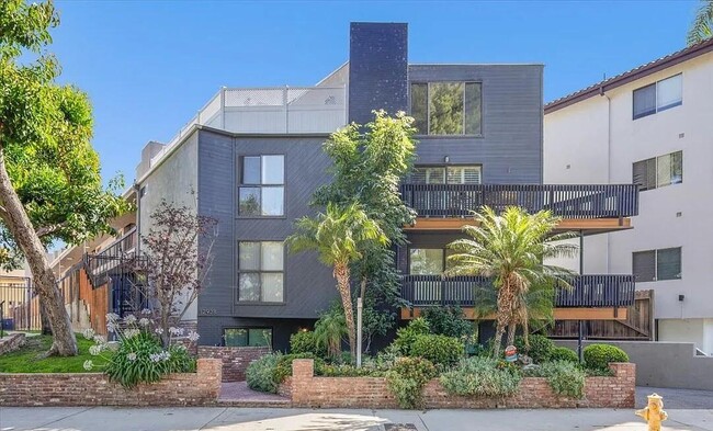 Building Photo - 12938 Valleyheart Dr