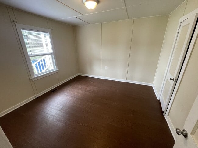 Building Photo - 1 Bd 1 Ba Triplex