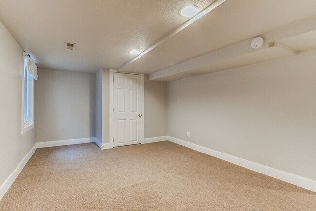 Building Photo - 4435 Clay St
