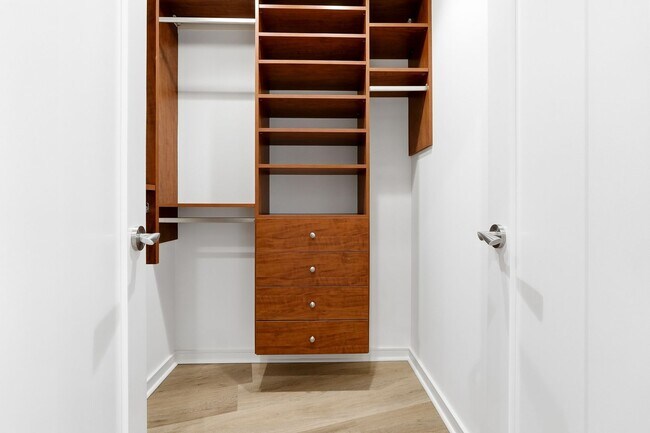 Building Photo - 10 Terminus Luxury 2 Bedroom Condo in Heart of Buckhead