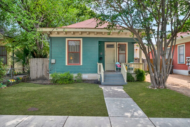 Primary Photo - 210 Sadie St