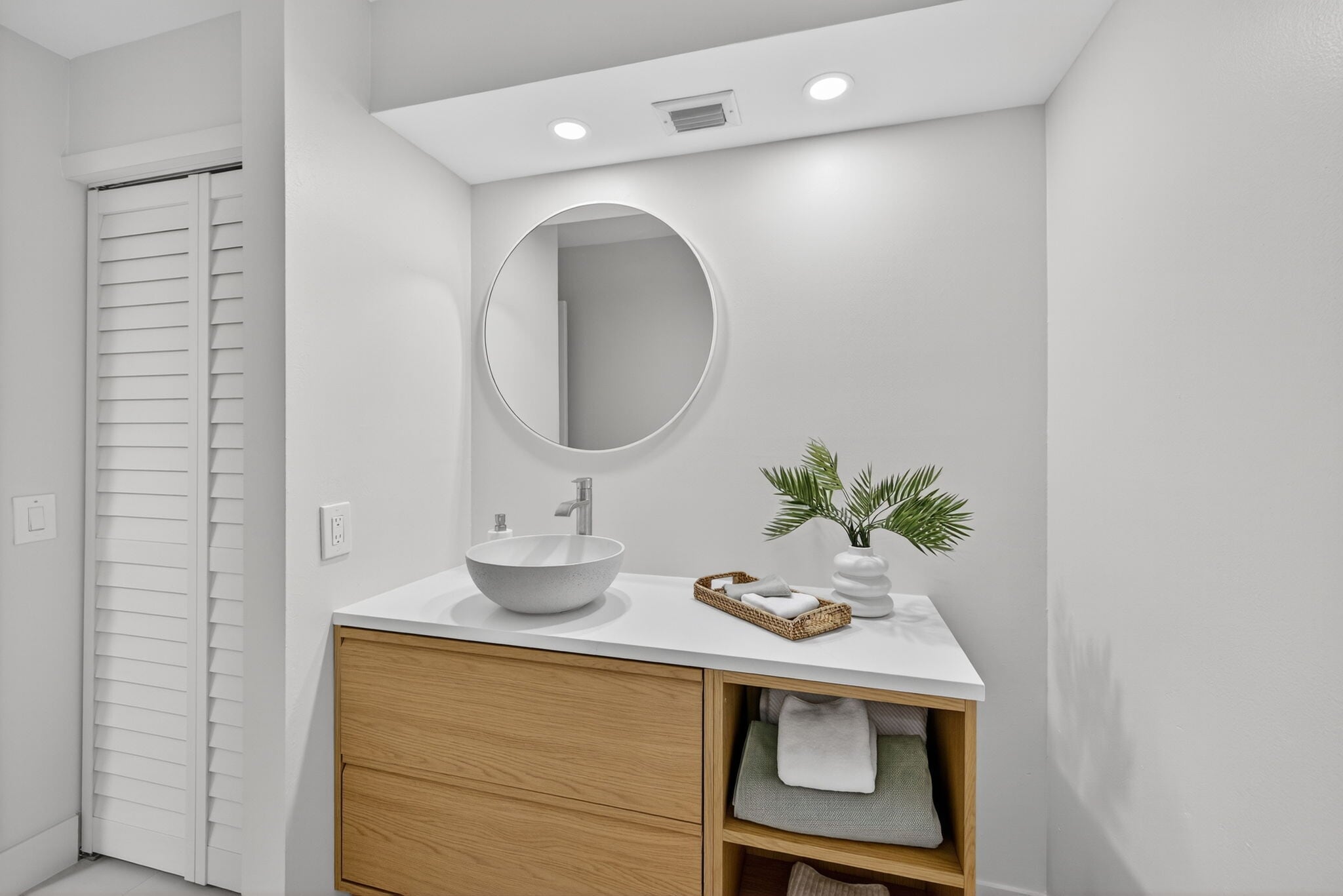 Guest Bathroom - 261 Deer Creek Blvd