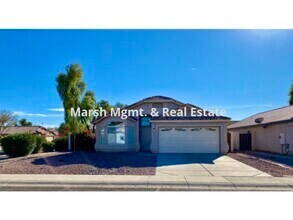 Building Photo - Great 3 bedroom home with lots of living s...