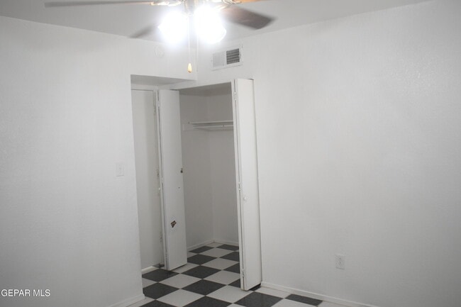 Building Photo - 3545 E Glen Dr