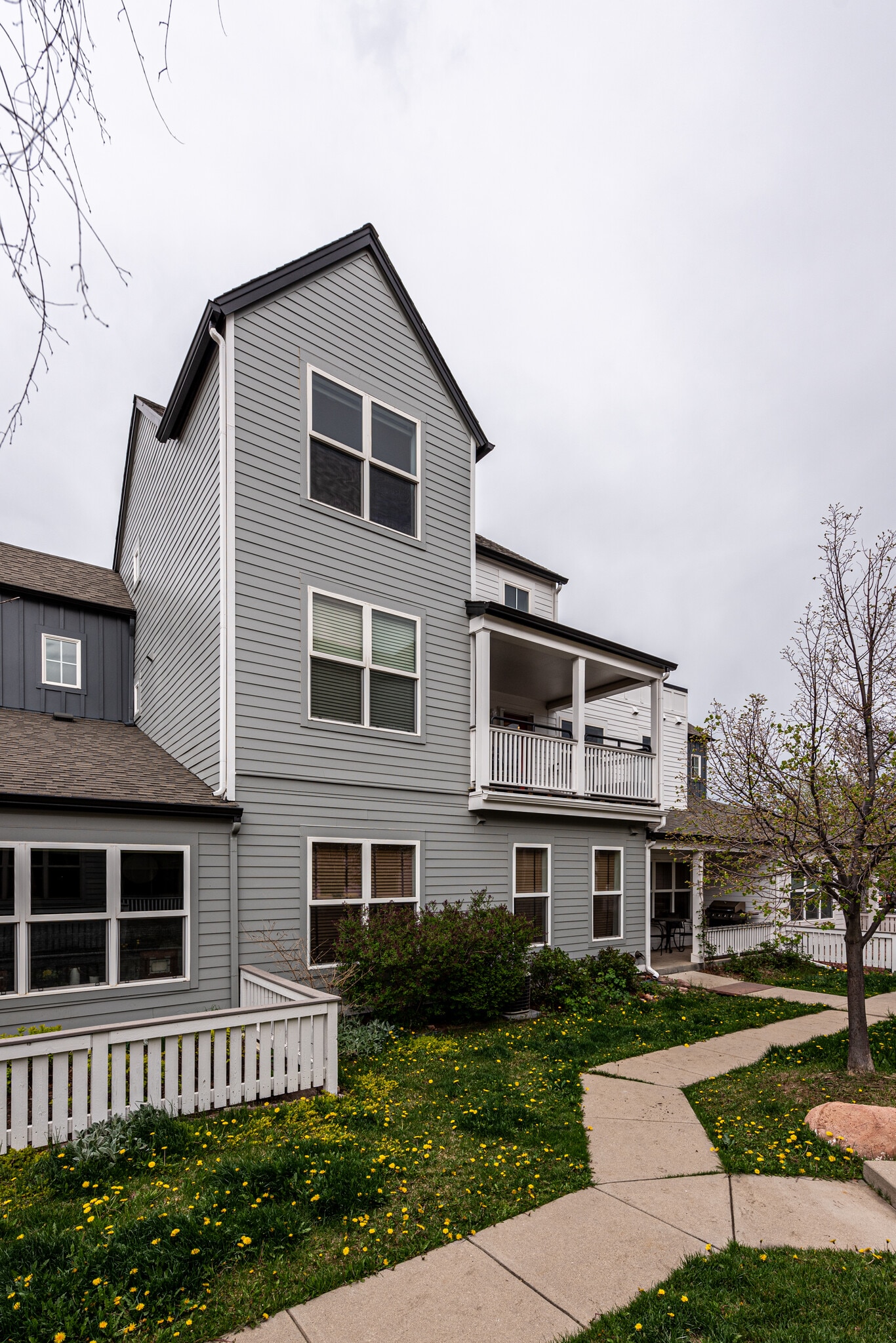 Building Photo - 1575 Zamia Ave