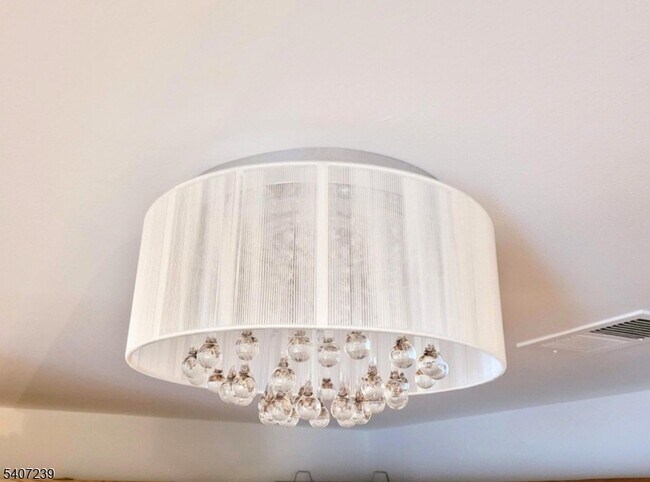 Building Photo - 113 Lionheart Ln