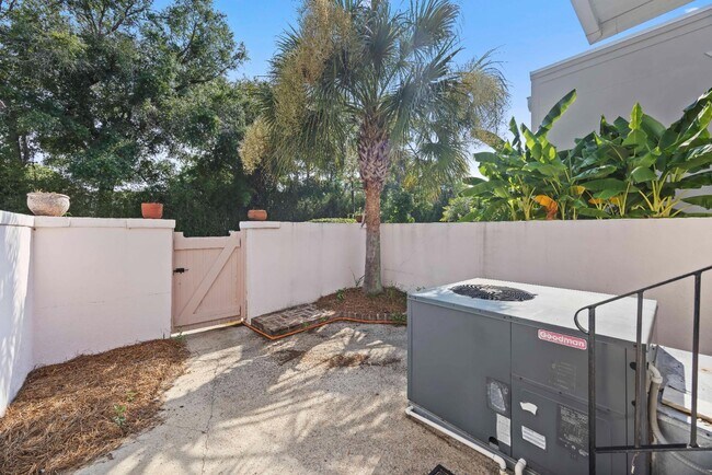 Building Photo - 850 Colony Dr