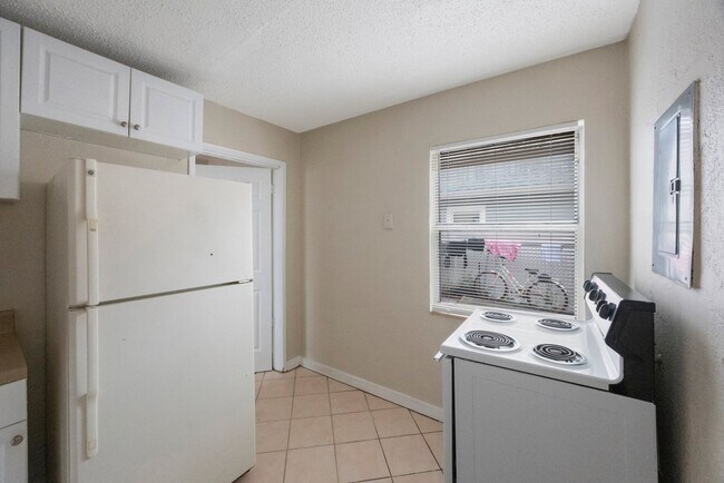 Building Photo - 1116 Upton Ct S