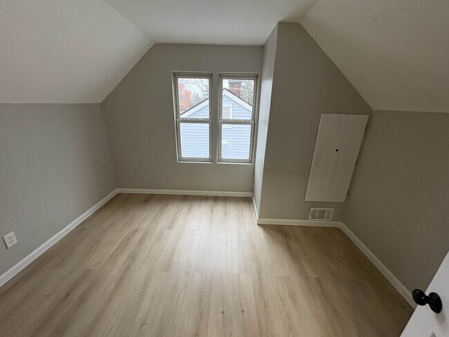 Building Photo - 2622 Hiawatha St