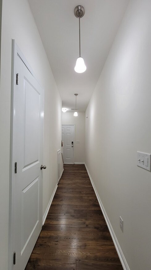 Building Photo - MOVE-IN SPECIAL! 1/2 OFF 1st MONTHS RENT.