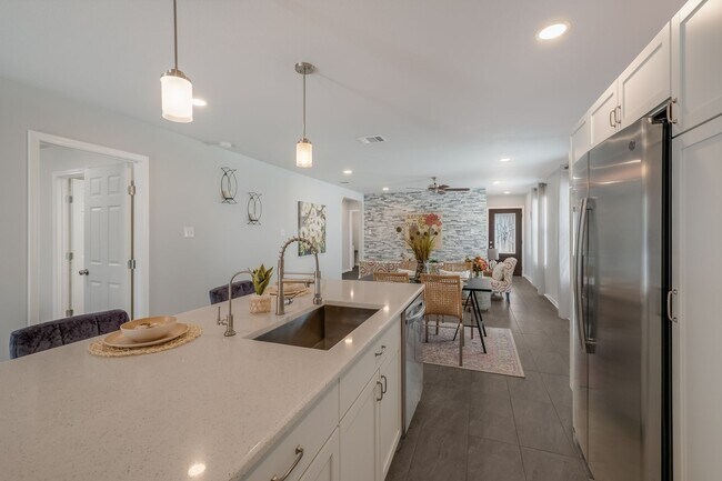 Building Photo - Charming Orchard Acres Home