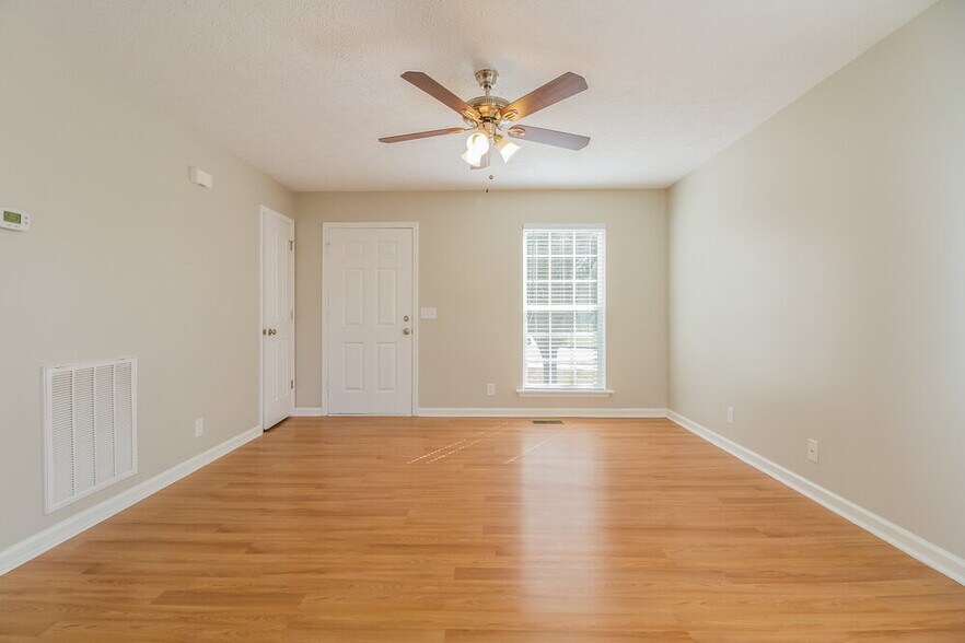 Building Photo - 7835 Rainey Dr