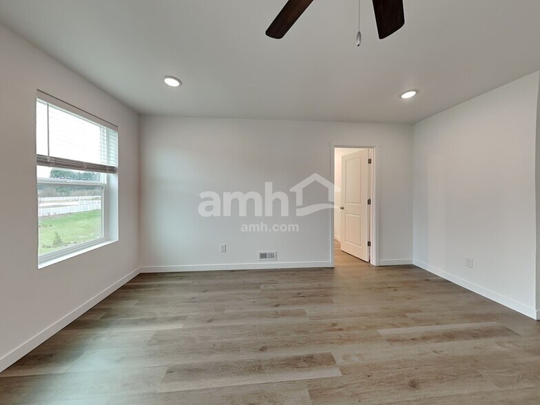 Building Photo - 5048 Washington St SE