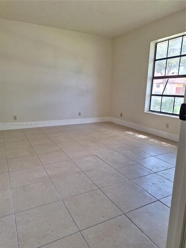 Building Photo - 4322 Woodstock Dr