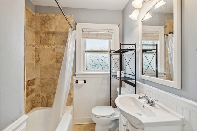 Building Photo - 629 St Clair Ave