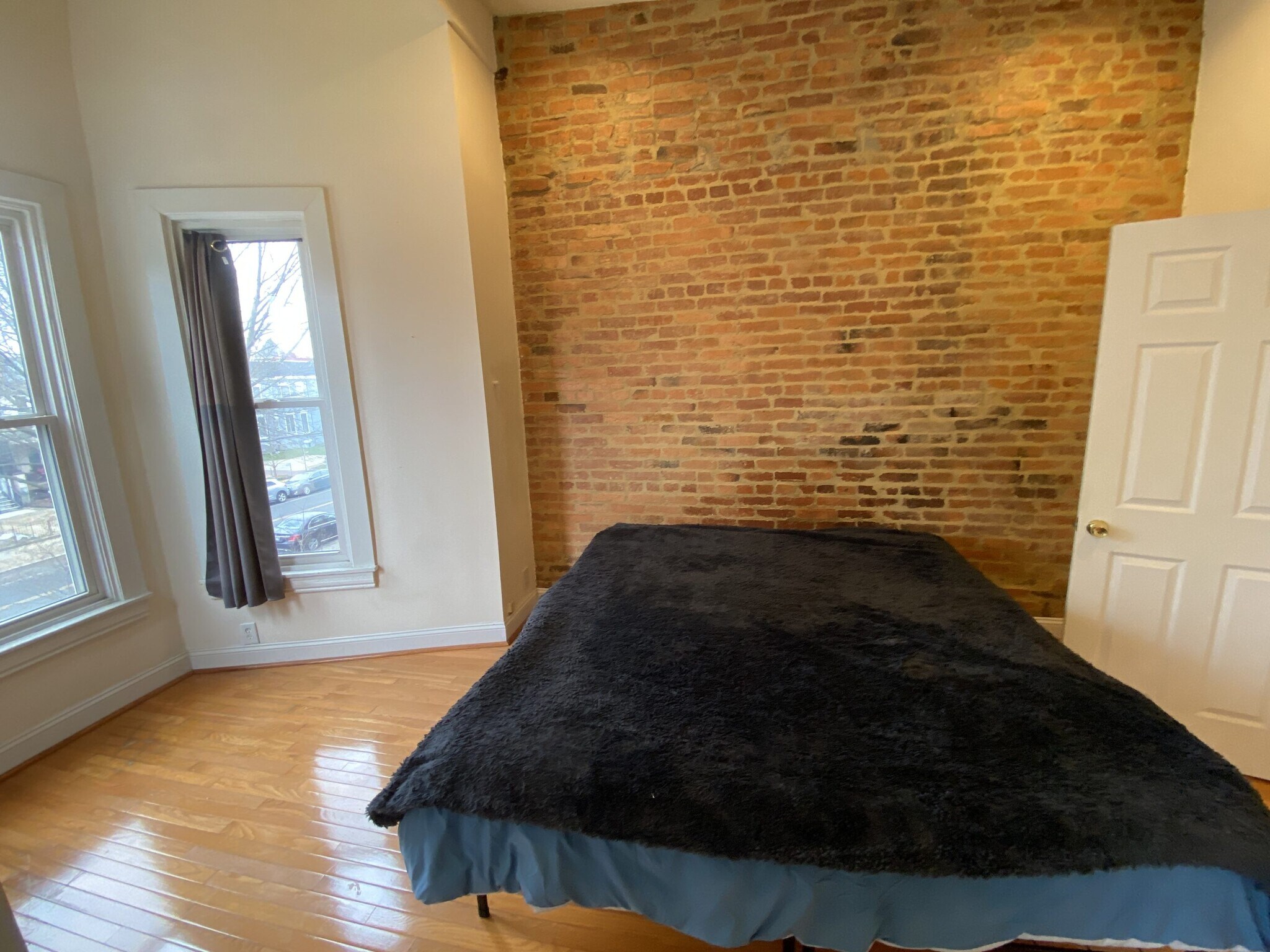 Building Photo - 1122 K St NE