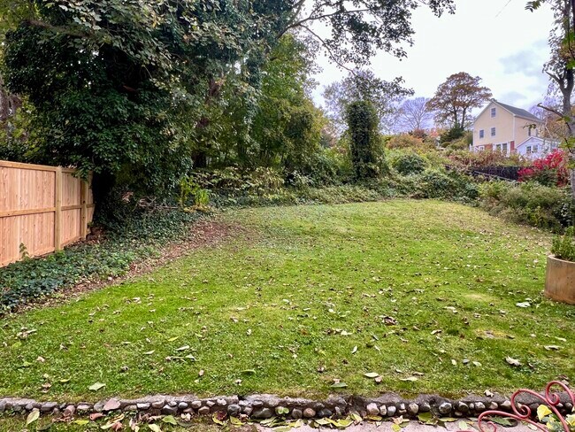 Building Photo - 39 Pearl St