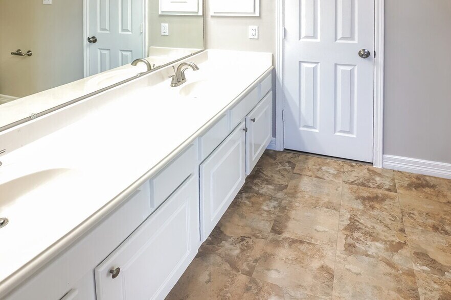 Building Photo - 20439 Westfield Estates Dr