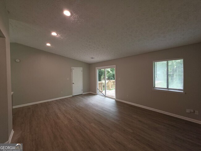 Building Photo - 6627 Bent Creek Dr