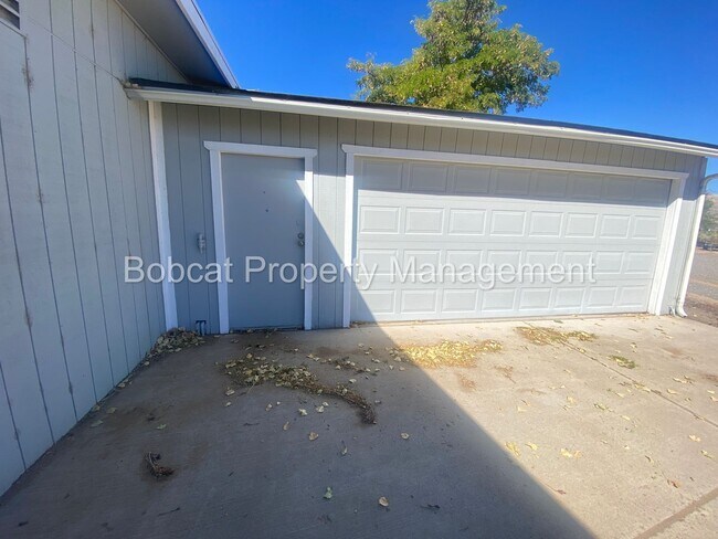 Building Photo - Unique Duplex on the South Side of Carson City - Near Tons of Shopping