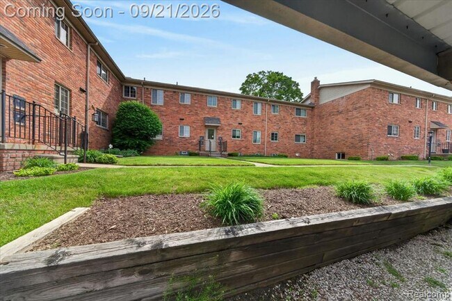 Building Photo - 454 Romeo Rd