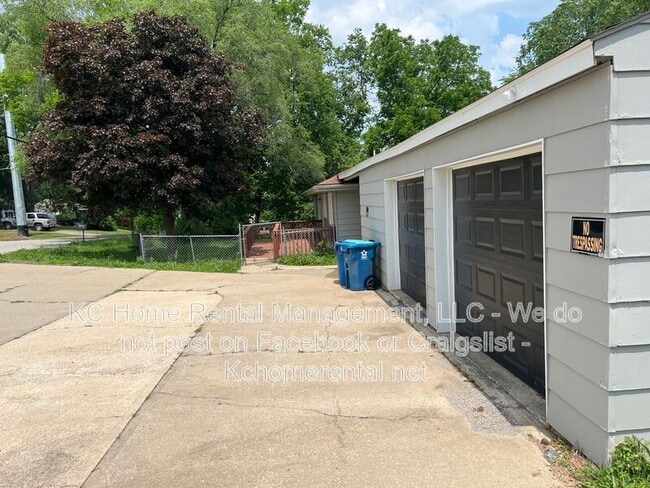 Building Photo - 515 S Forest Ave