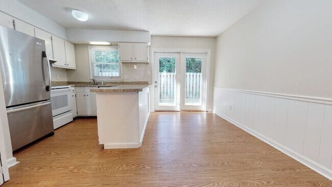 Building Photo - 1104 Donaldson Dr