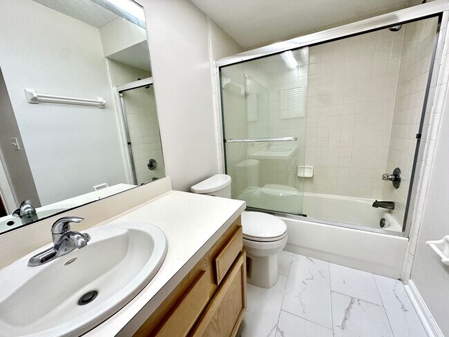 Building Photo - 5 minutes to the beach!  Remodeled Home!