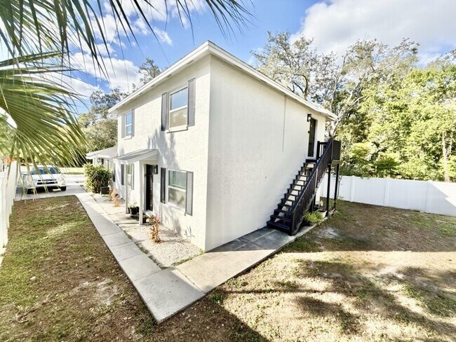 Building Photo - 11705 North Dr