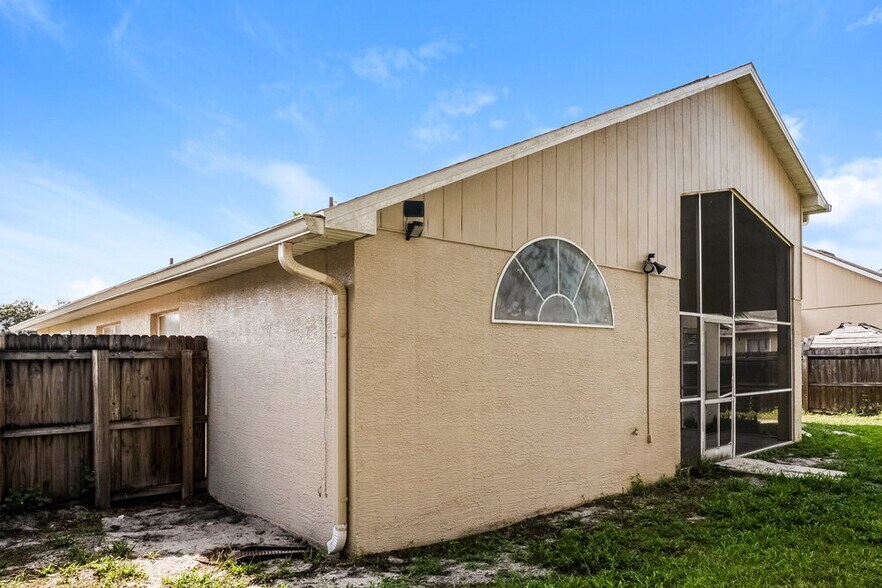 Building Photo - 466 Valencia Pl Cir