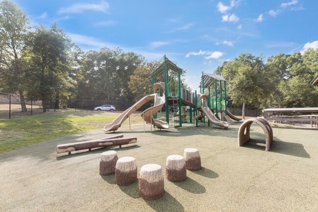 Building Photo - 5897 Saratoga Dr