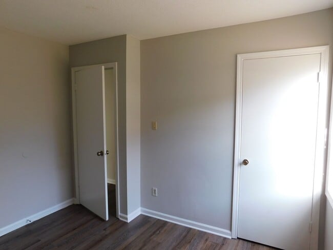 Building Photo - 1827 Custer Dr