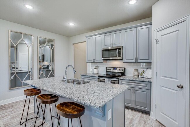 Building Photo - 2103 Silsbee Ct