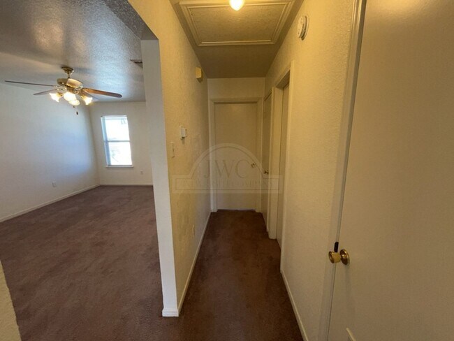 Building Photo - 1006 Circle M Dr