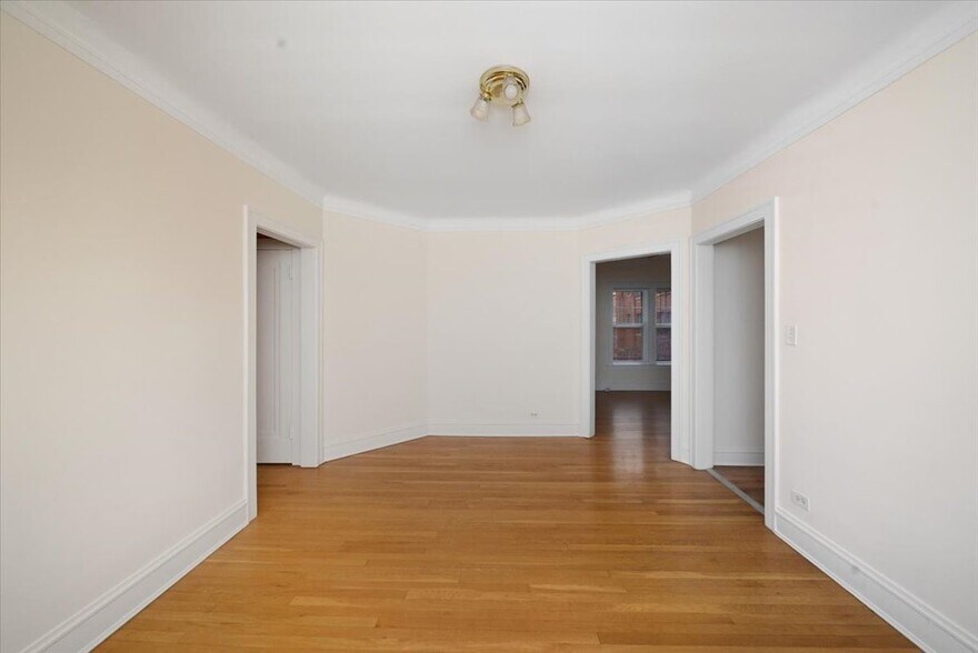 Building Photo - 735 Hinman Ave