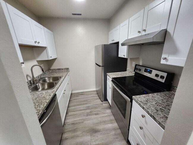 Building Photo - 1835 Zebulon Dr