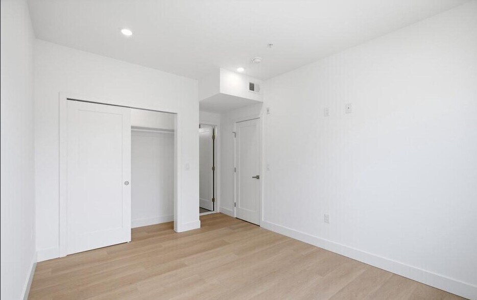 Building Photo - 3637 N 16th St