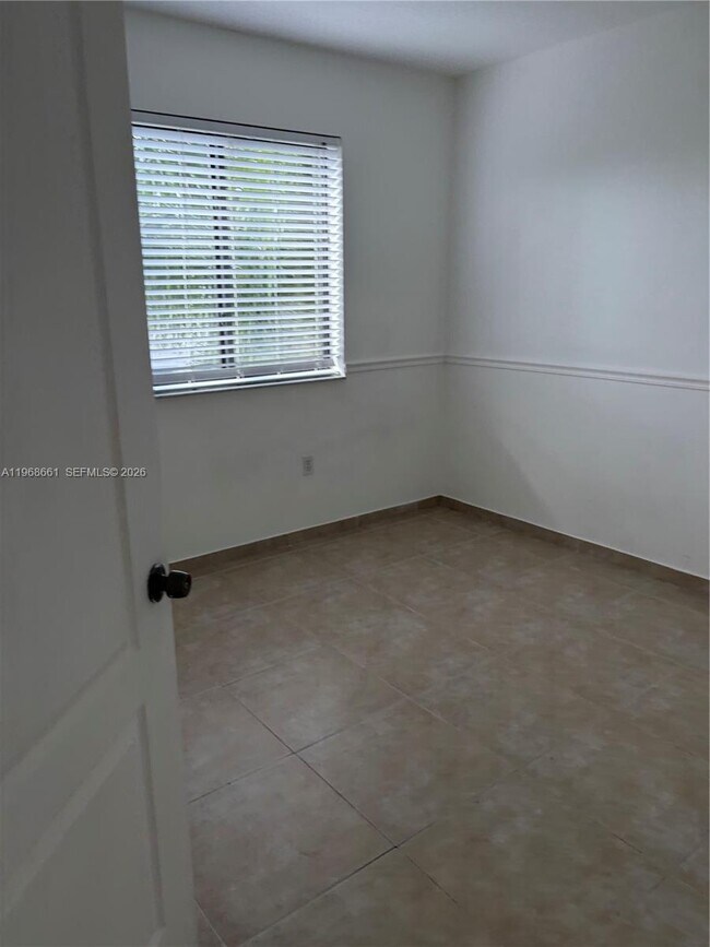 Building Photo - 9300 Fontainebleau Blvd