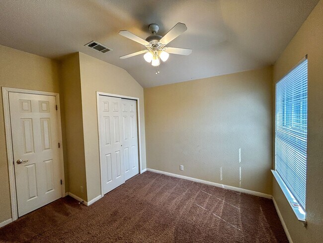 Building Photo - Rare 5 Bedroom in Crystal Knoll Georgetown