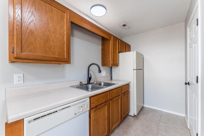 Building Photo - 3503 SW Victoria Pl