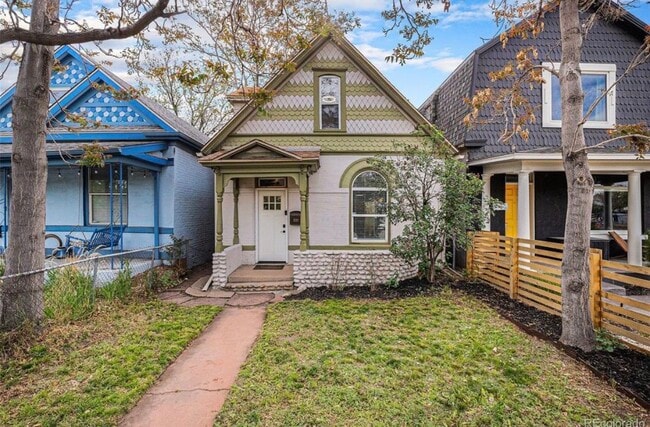 Building Photo - 1020 Kalamath St