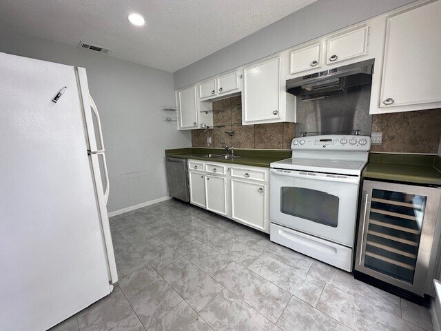 Building Photo - 7700 Creekbend Dr