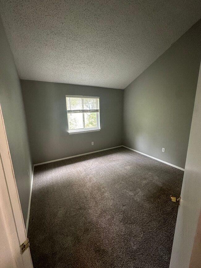 Building Photo - 105 View Ct