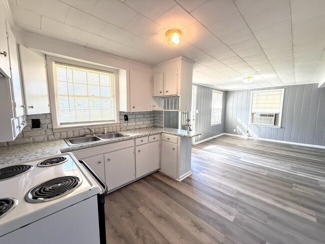 Building Photo - House in Benton