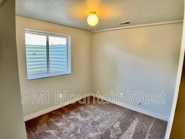 Building Photo - 130 W 1225 N