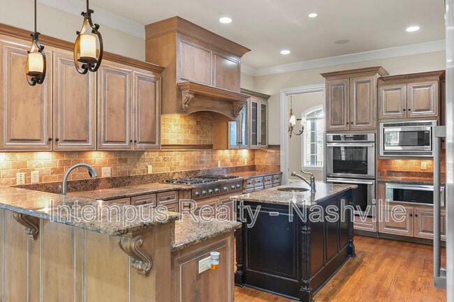 Building Photo - 7 Crooked Stick Ln