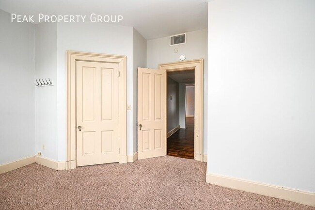 Building Photo - 32 E Hollister St